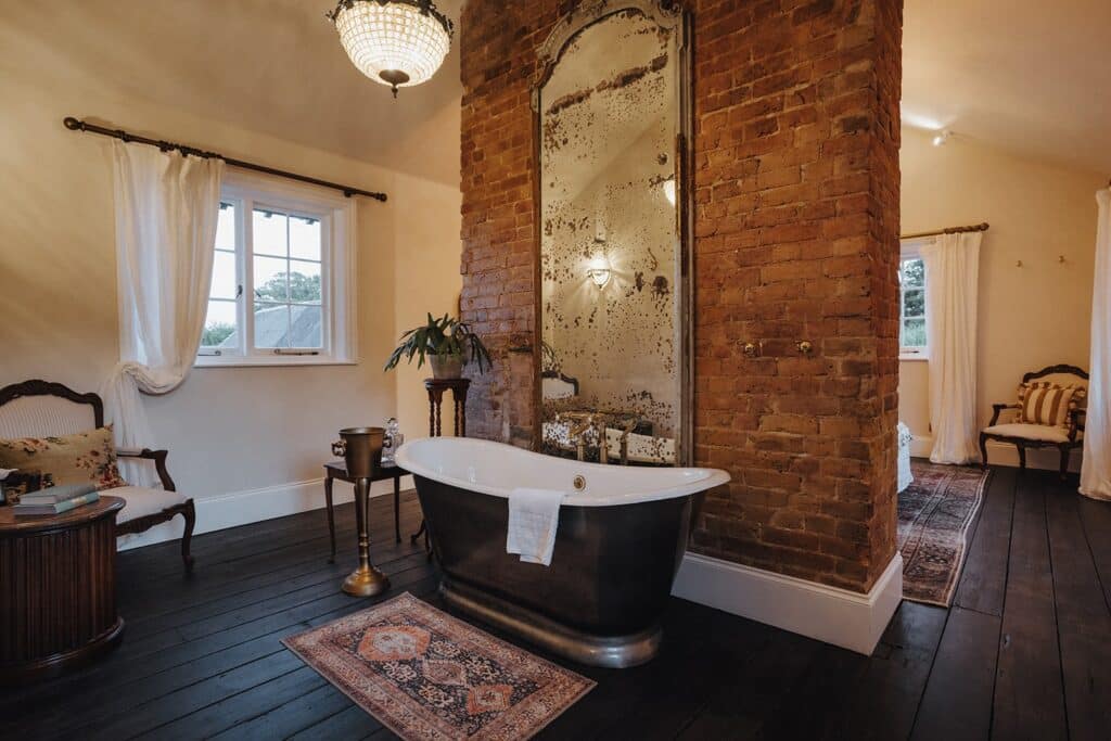 Ripple Court Estate's bridal suite bathroom